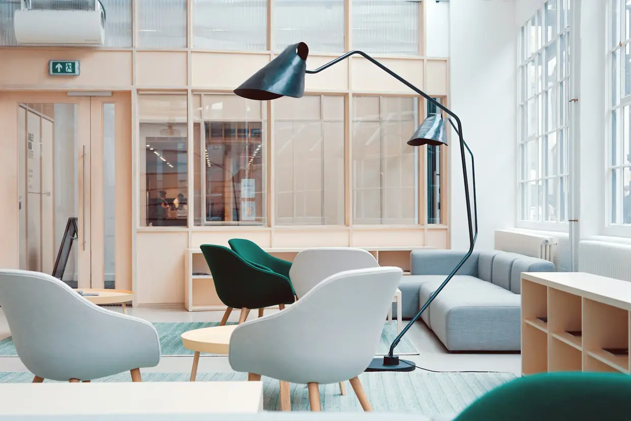 Ljust mötesrum på Nordvik Redovisnings kontor i Gävle